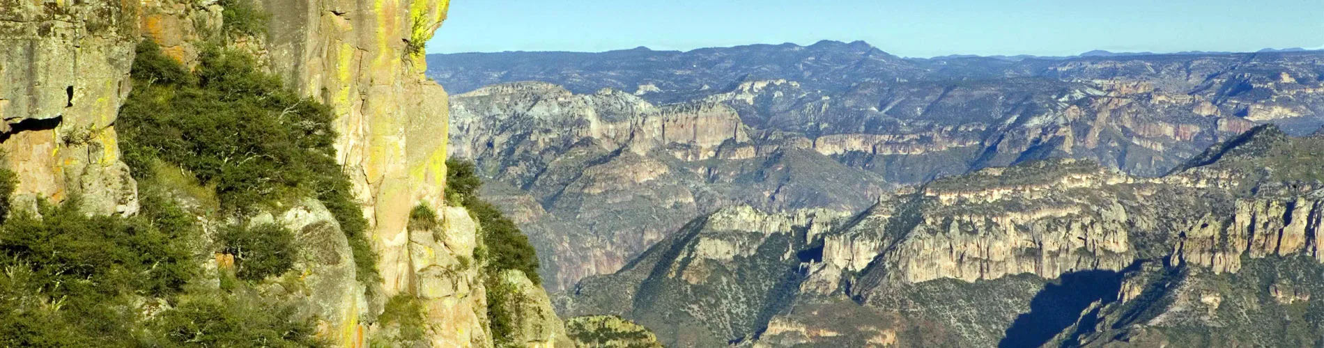 Vista destacada de CHIHUAHUA EN TREN CON MENONITAS